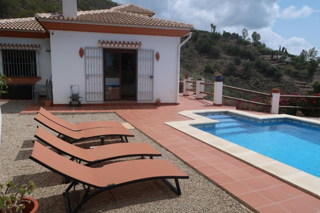Villa Los Naranjos Sayalonga Exterior photo